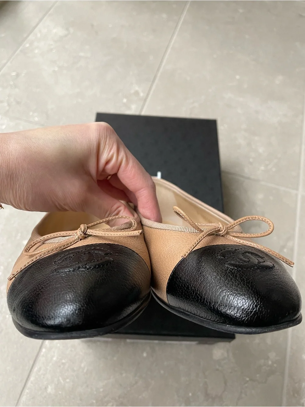 CHANEL Tan Leather Ballet Flats with Black Cap Toe and Bow - size 37.5